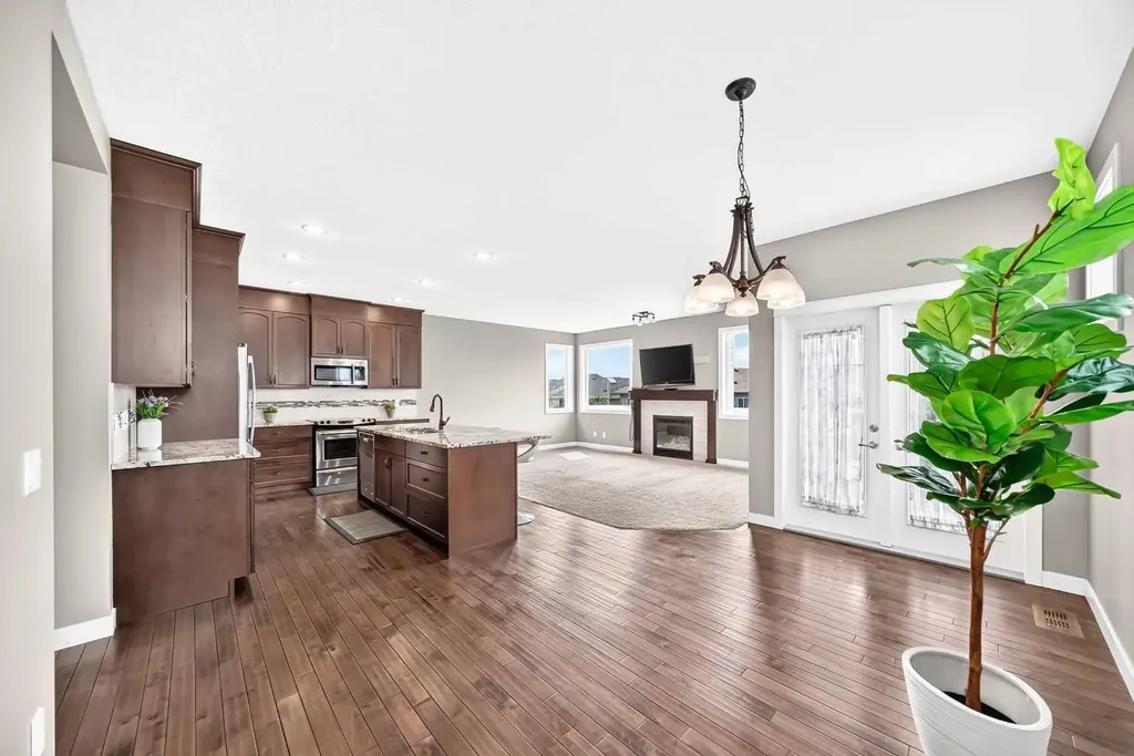 84 Evansview Manor NW Calgary AB T3P 0J7