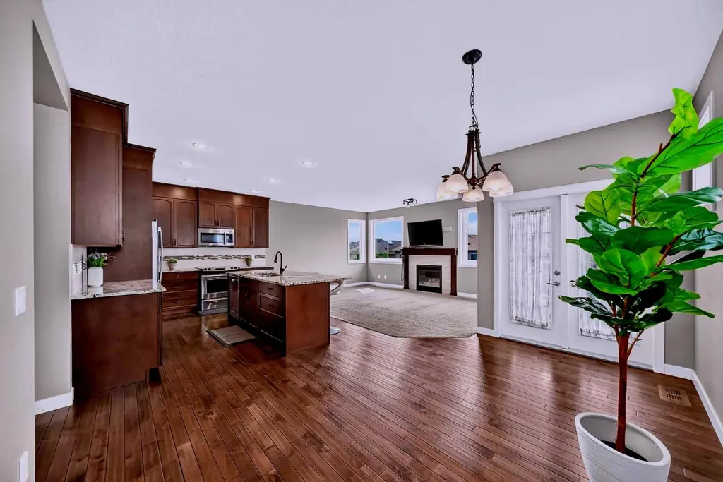 84 Evansview Manor NW Calgary AB T3P 0J7