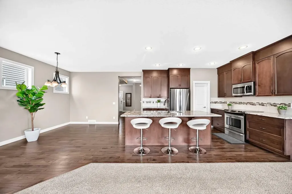 84 Evansview Manor NW Calgary AB T3P 0J7