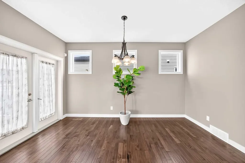 84 Evansview Manor NW Calgary AB T3P 0J7