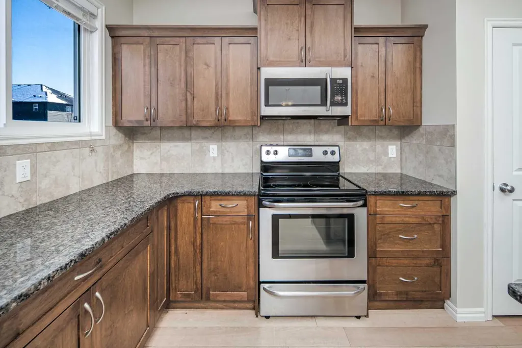 88 Legacy Mews SE Calgary AB T2X 0Y5
