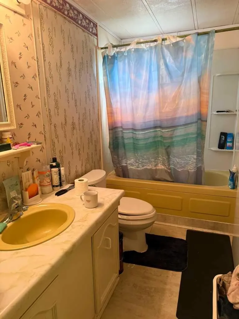 318 Railway Avenue W Hanna AB T0J 1P0