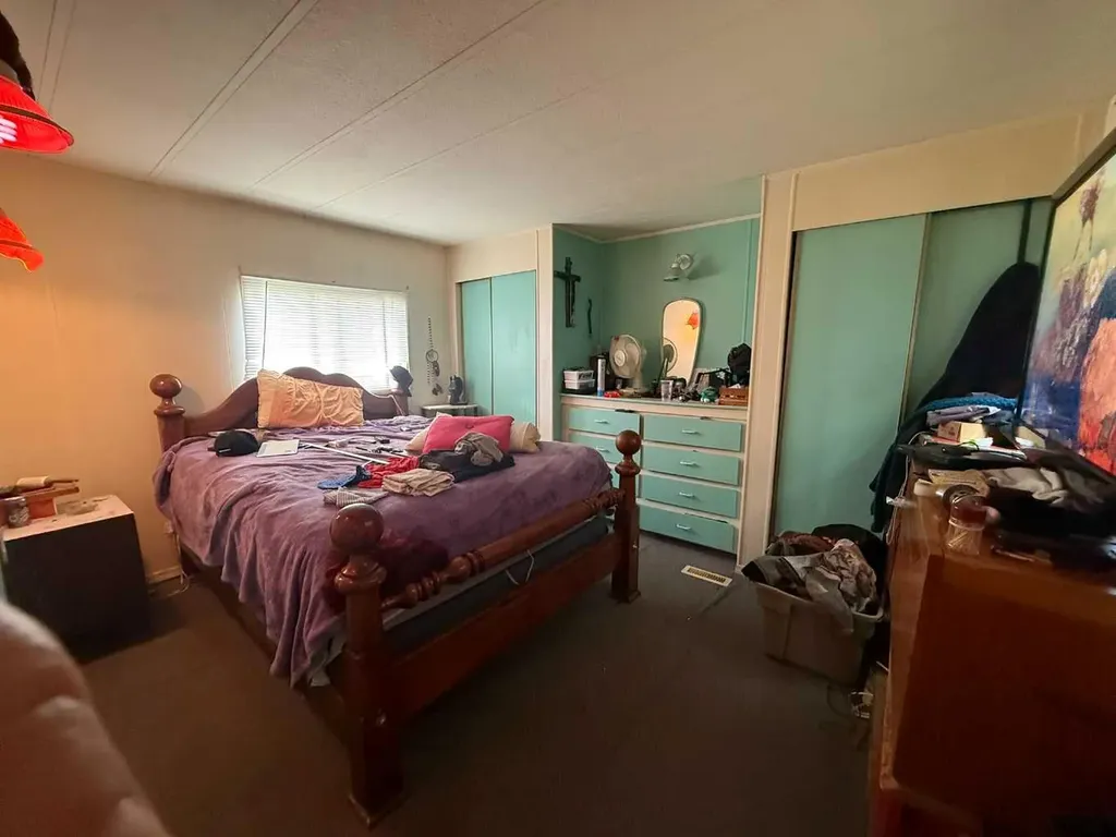 318 Railway Avenue W Hanna AB T0J 1P0