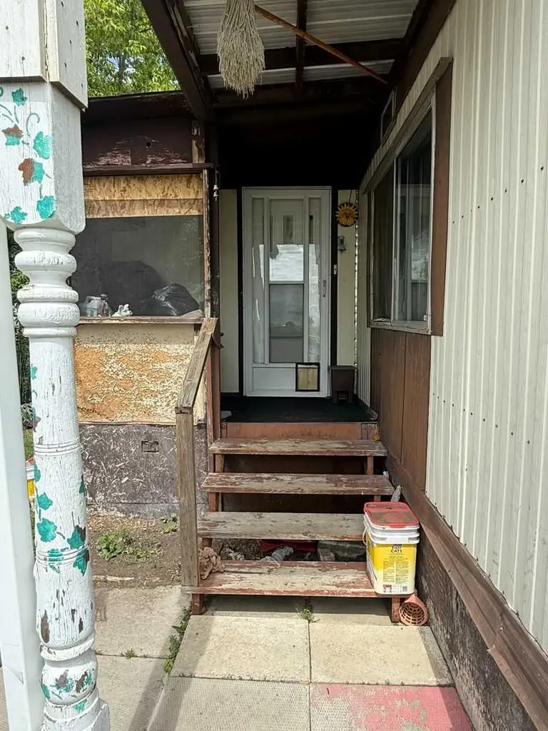 318 Railway Avenue W Hanna AB T0J 1P0