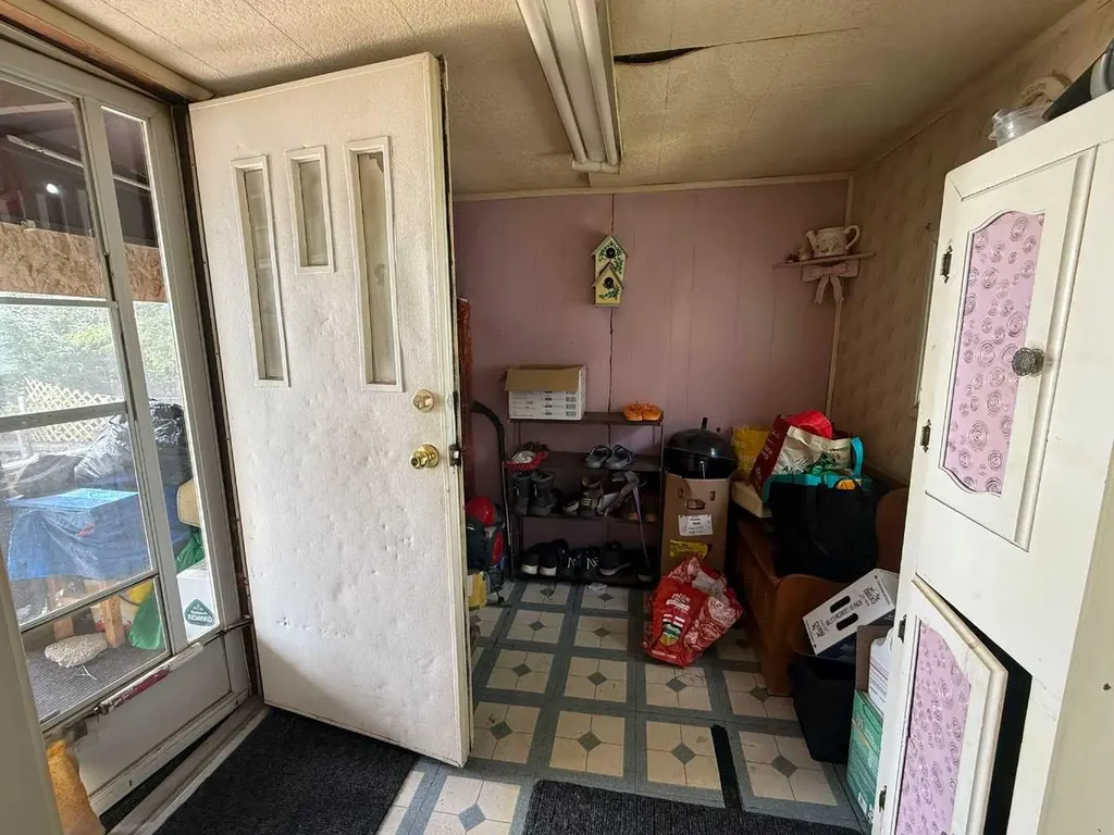 318 Railway Avenue W Hanna AB T0J 1P0