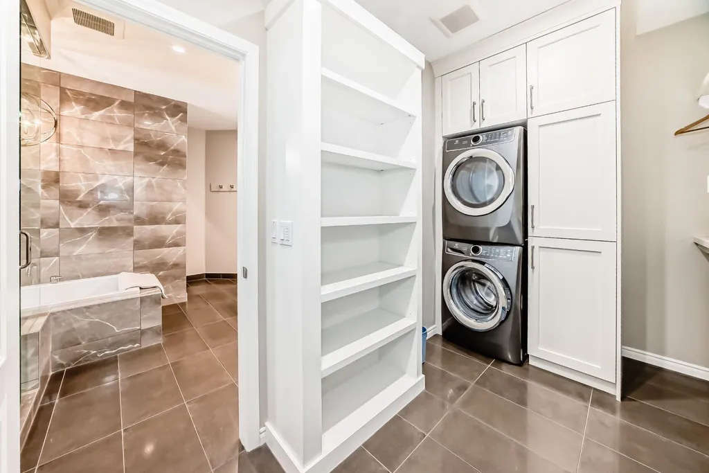 148 Scenic Ridge Crescent NW Calgary AB T3L 1V3