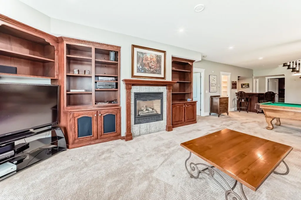148 Scenic Ridge Crescent NW Calgary AB T3L 1V3
