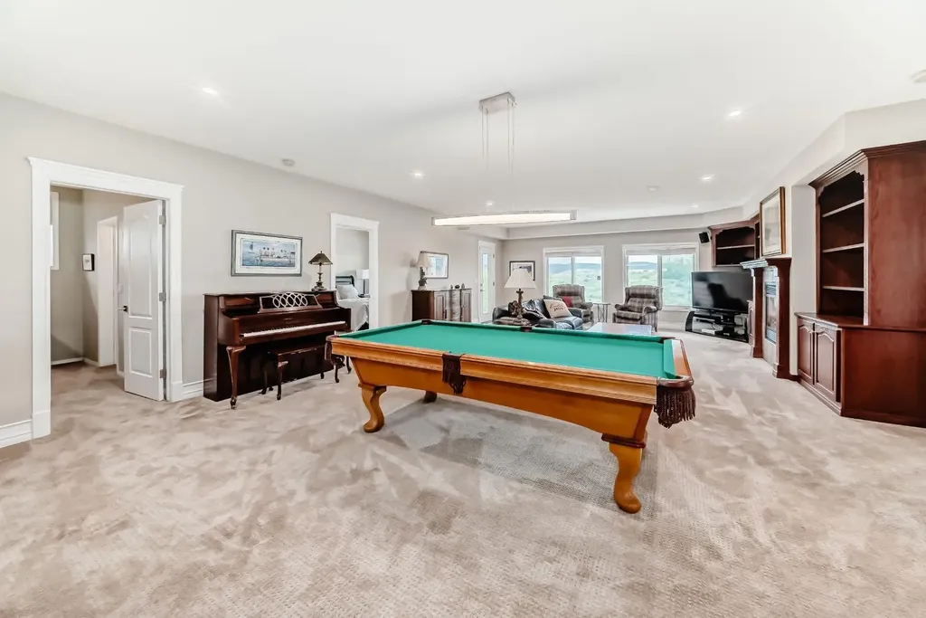 148 Scenic Ridge Crescent NW Calgary AB T3L 1V3