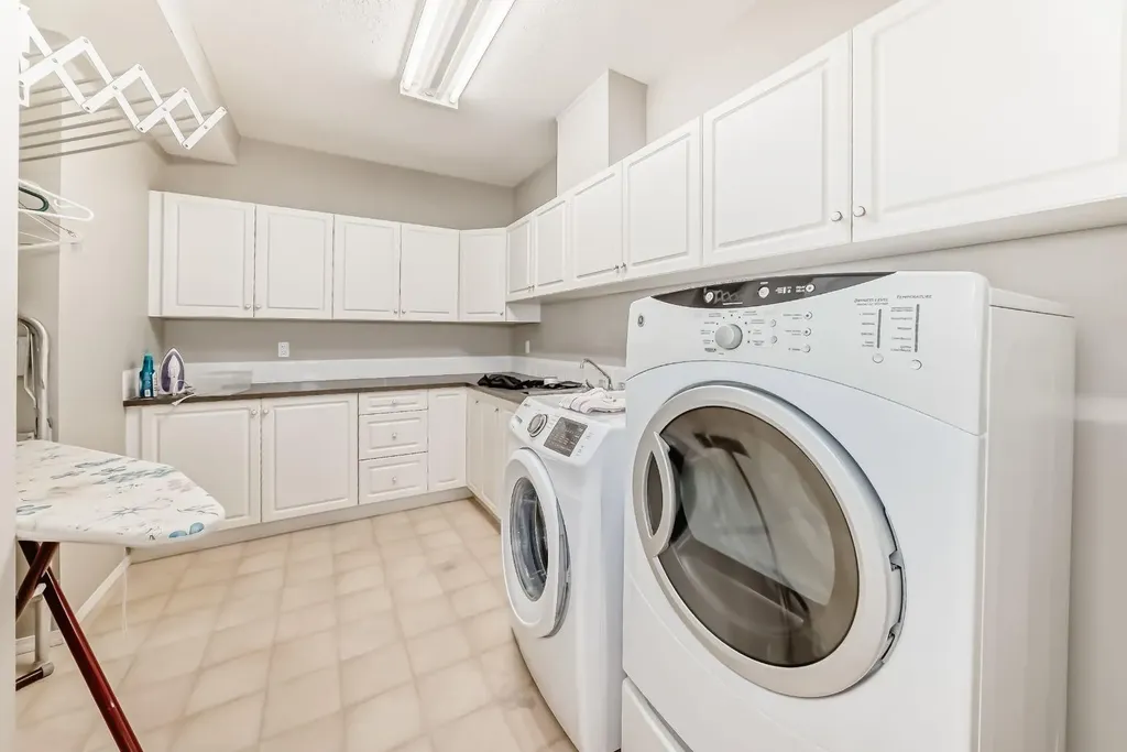 148 Scenic Ridge Crescent NW Calgary AB T3L 1V3