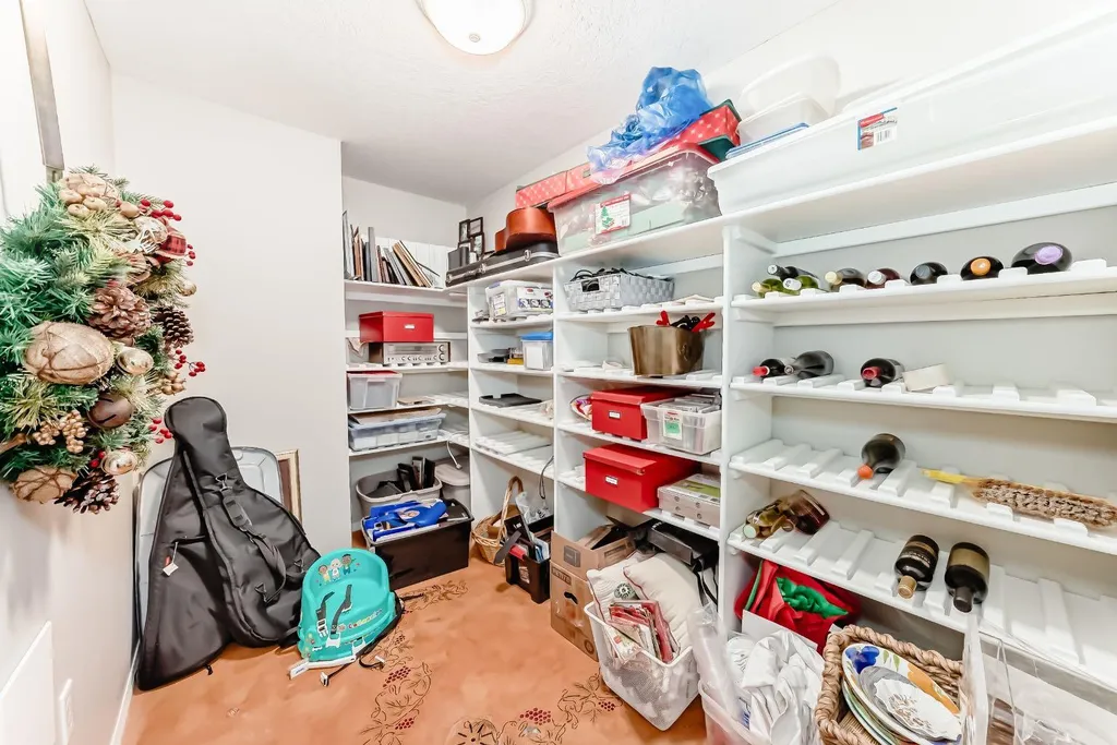 148 Scenic Ridge Crescent NW Calgary AB T3L 1V3