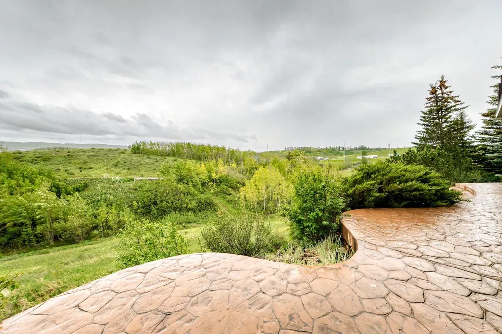 148 Scenic Ridge Crescent NW Calgary AB T3L 1V3