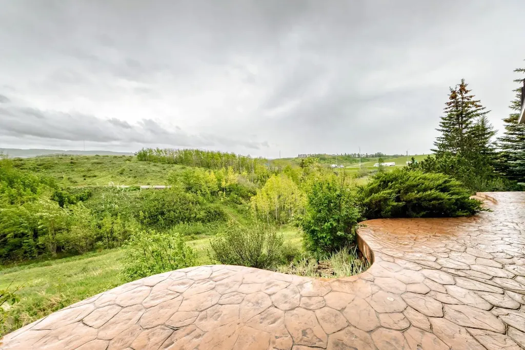 148 Scenic Ridge Crescent NW Calgary AB T3L 1V3