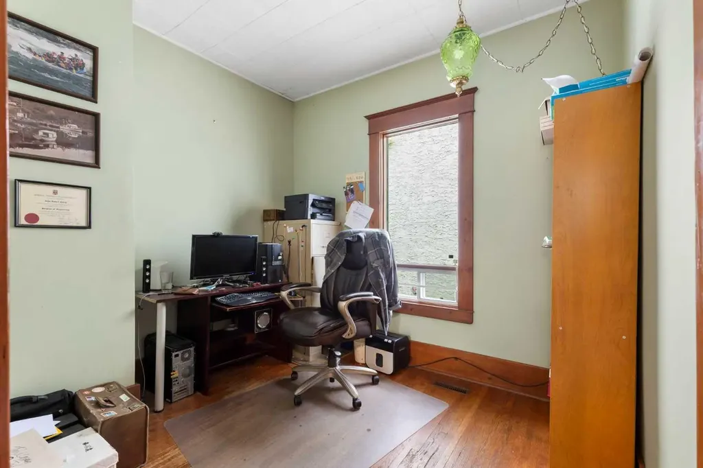 508 10 Avenue NE Calgary AB T2E 0X6