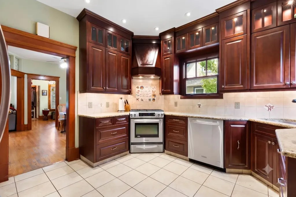 508 10 Avenue NE Calgary AB T2E 0X6