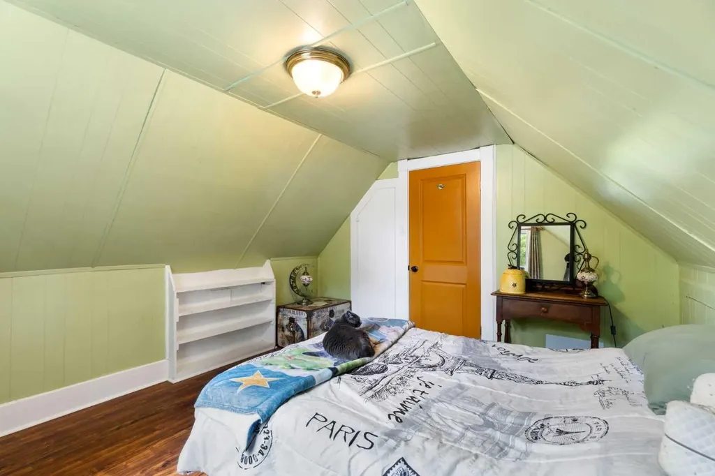 508 10 Avenue NE Calgary AB T2E 0X6
