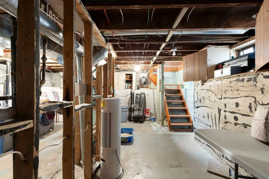 508 10 Avenue NE Calgary AB T2E 0X6