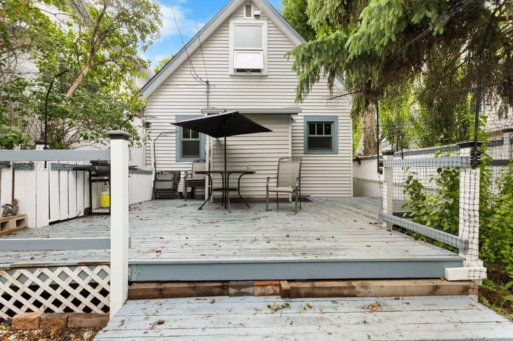 508 10 Avenue NE Calgary AB T2E 0X6