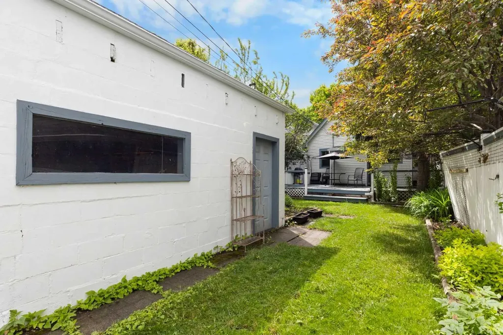 508 10 Avenue NE Calgary AB T2E 0X6