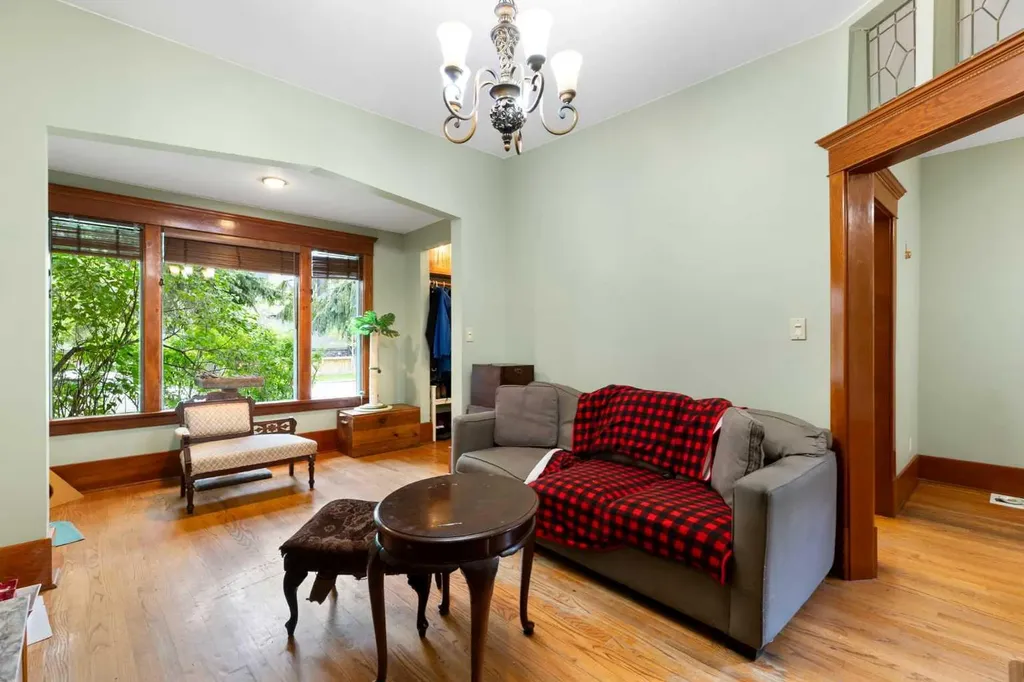 508 10 Avenue NE Calgary AB T2E 0X6