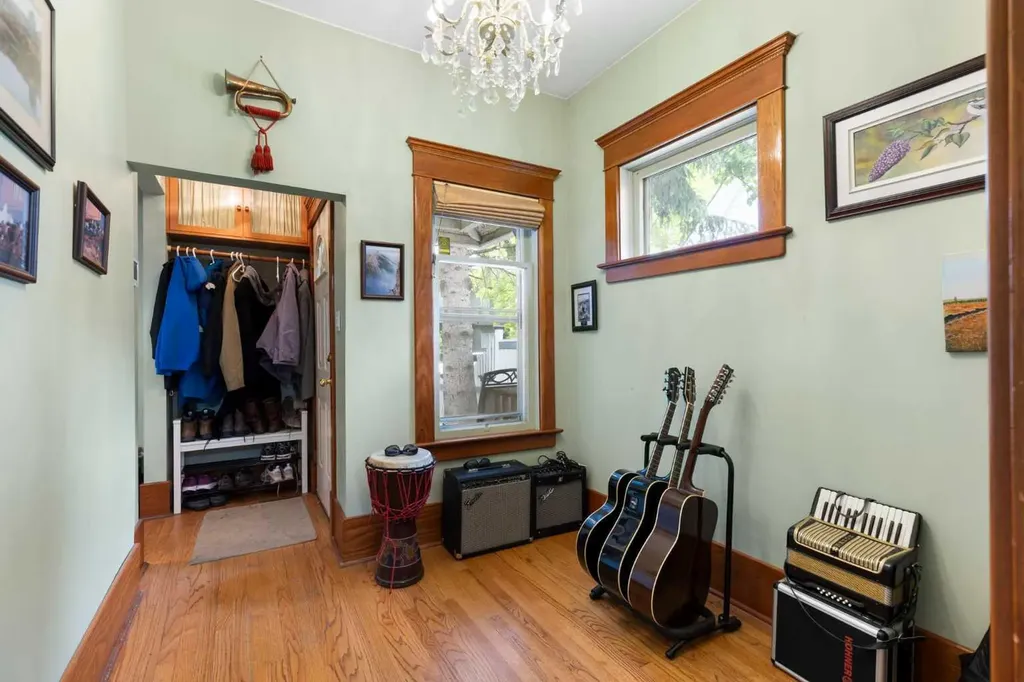 508 10 Avenue NE Calgary AB T2E 0X6