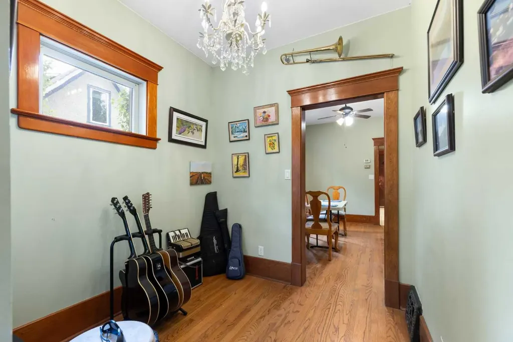 508 10 Avenue NE Calgary AB T2E 0X6