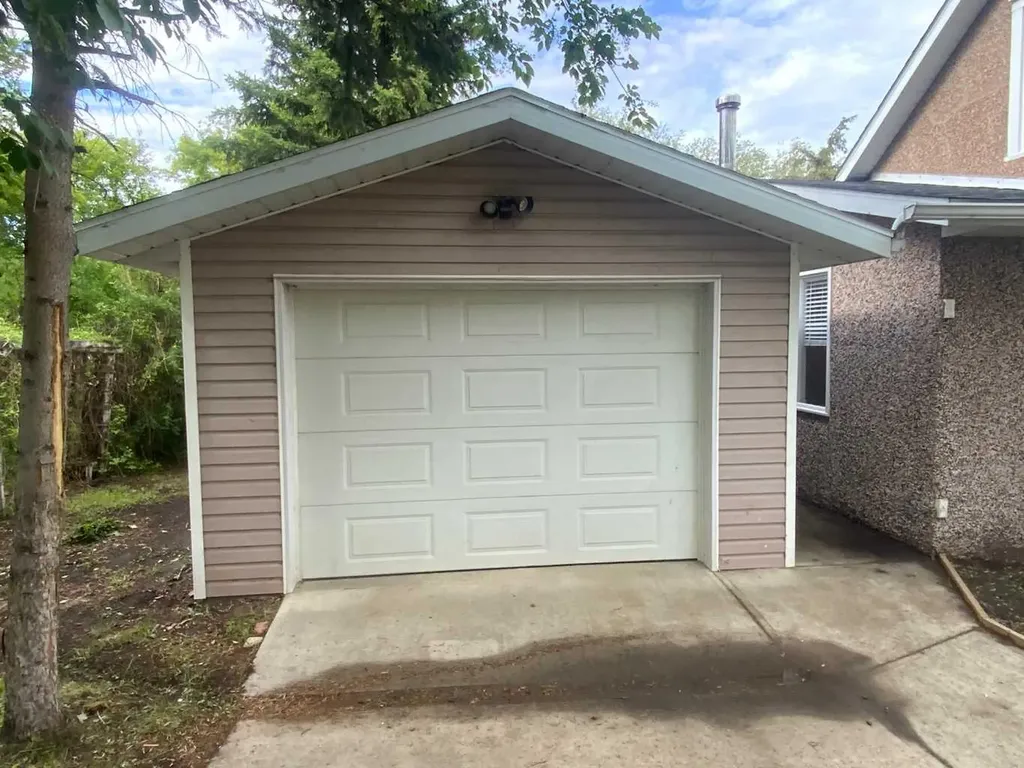 138 Trochu Avenue Trochu AB T0M 2C0