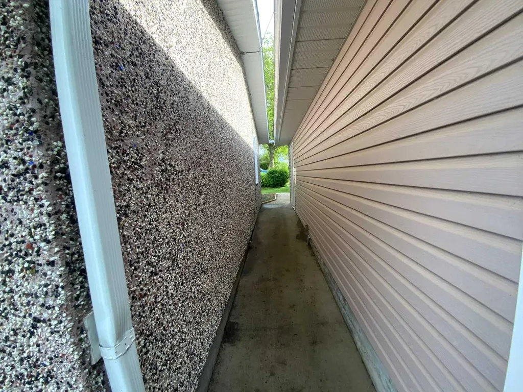 138 Trochu Avenue Trochu AB T0M 2C0