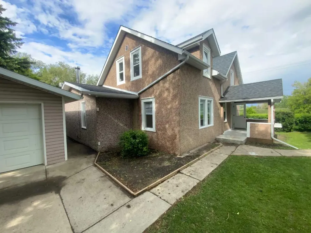 138 Trochu Avenue Trochu AB T0M 2C0