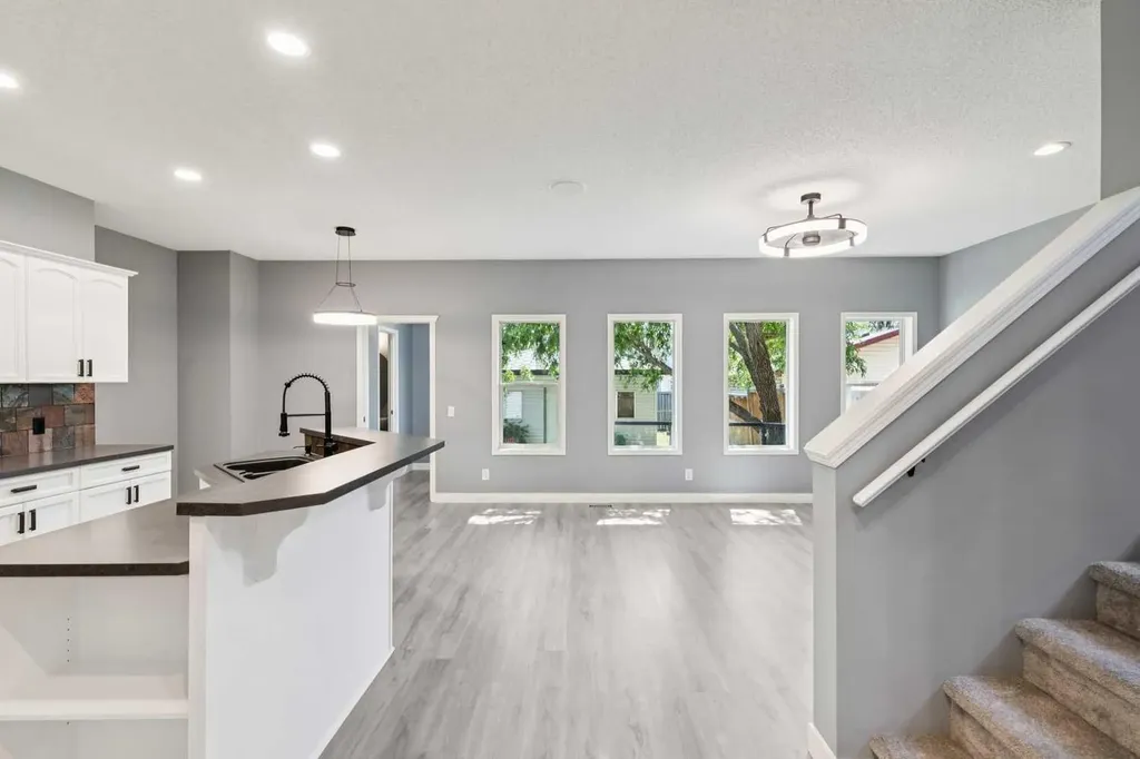 137 Prestwick Mews SE Calgary AB T2Z 3X6