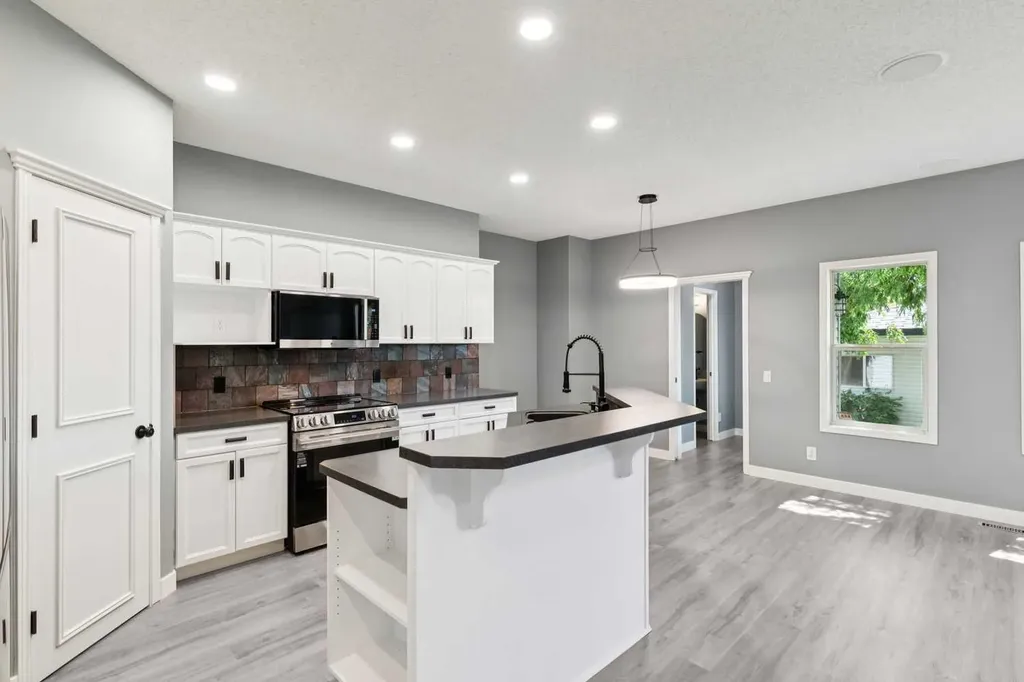 137 Prestwick Mews SE Calgary AB T2Z 3X6