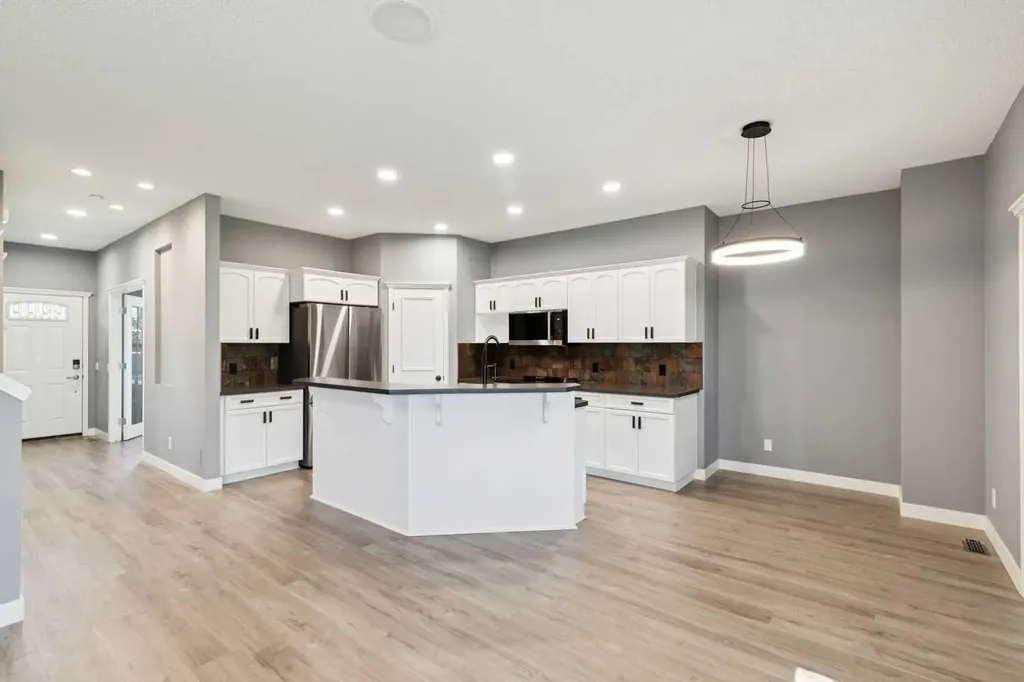 137 Prestwick Mews SE Calgary AB T2Z 3X6
