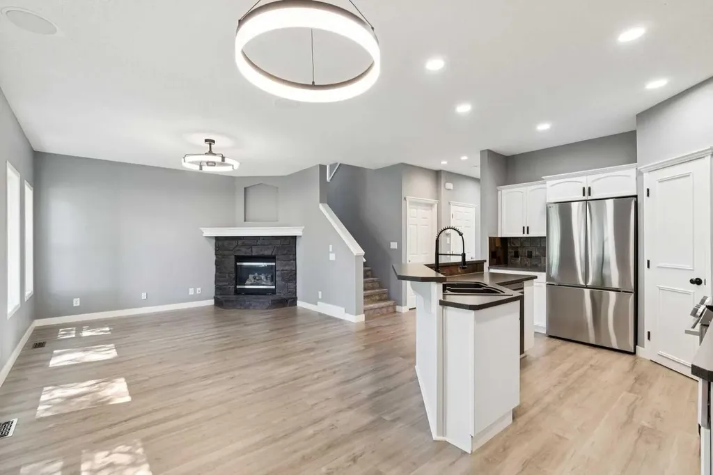 137 Prestwick Mews SE Calgary AB T2Z 3X6