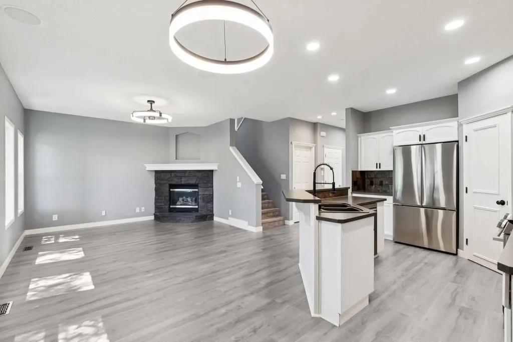 137 Prestwick Mews SE Calgary AB T2Z 3X6