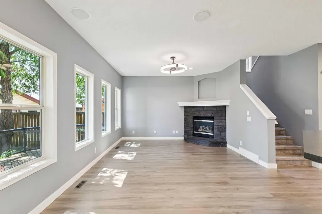 137 Prestwick Mews SE Calgary AB T2Z 3X6