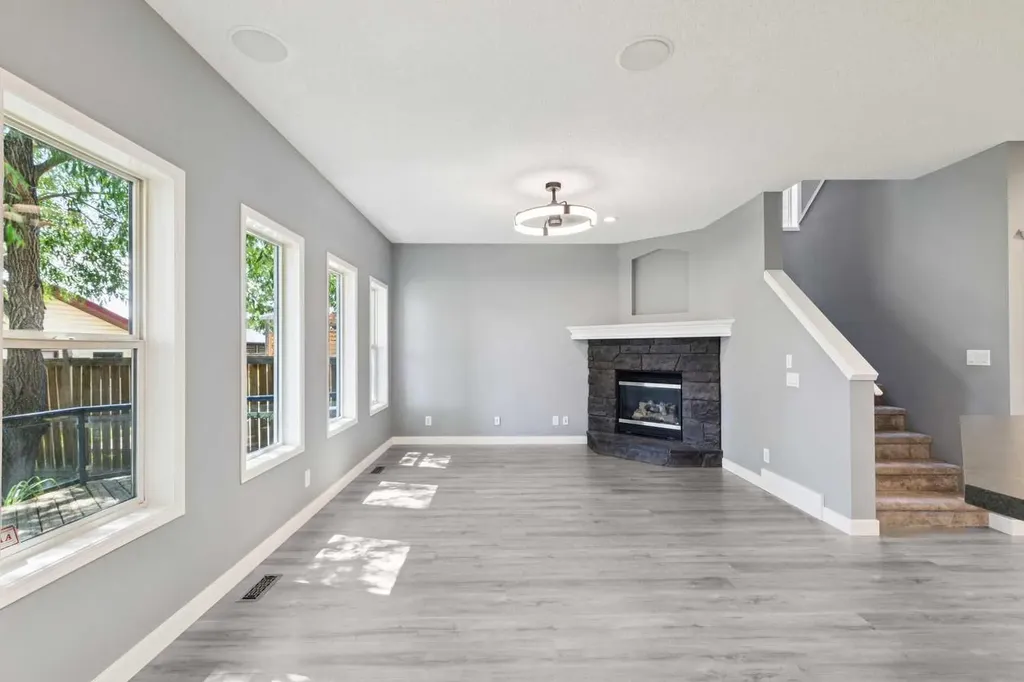 137 Prestwick Mews SE Calgary AB T2Z 3X6