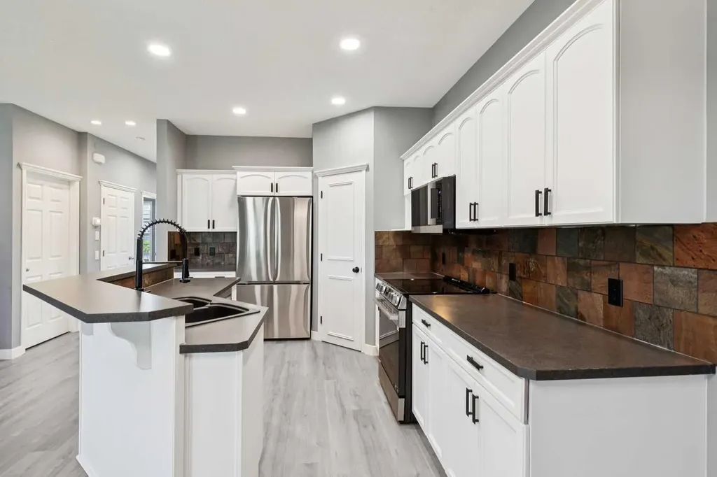 137 Prestwick Mews SE Calgary AB T2Z 3X6