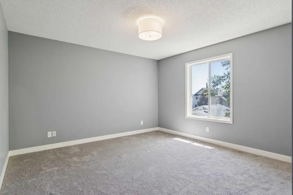 137 Prestwick Mews SE Calgary AB T2Z 3X6