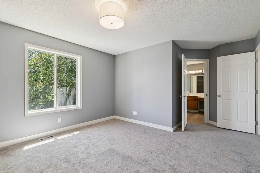 137 Prestwick Mews SE Calgary AB T2Z 3X6