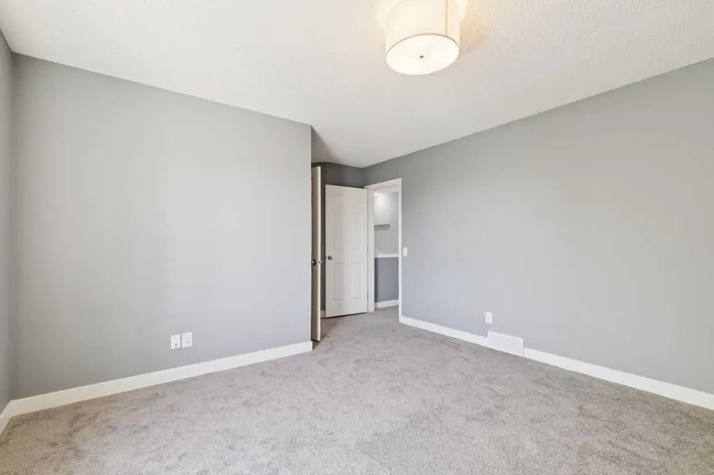 137 Prestwick Mews SE Calgary AB T2Z 3X6