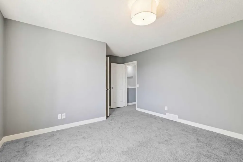 137 Prestwick Mews SE Calgary AB T2Z 3X6