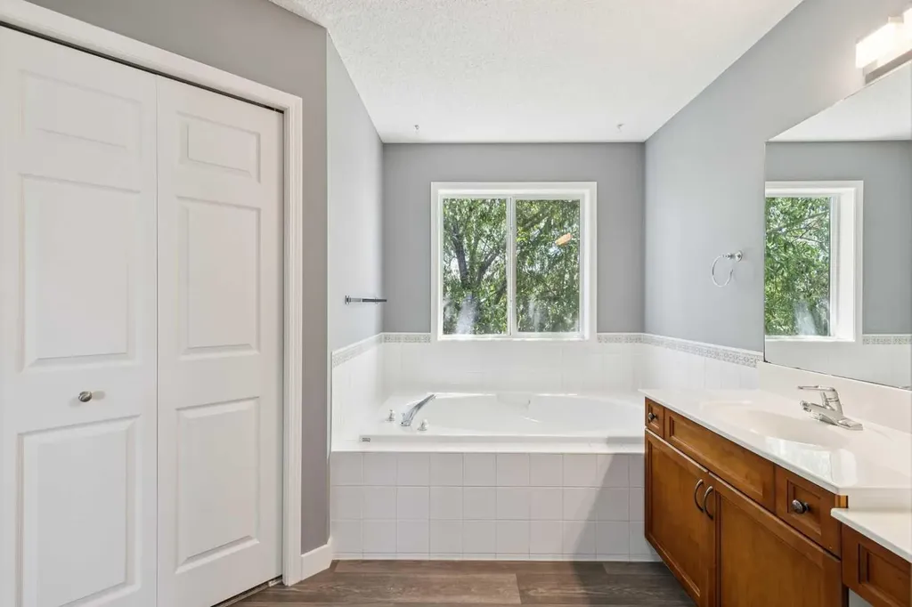 137 Prestwick Mews SE Calgary AB T2Z 3X6