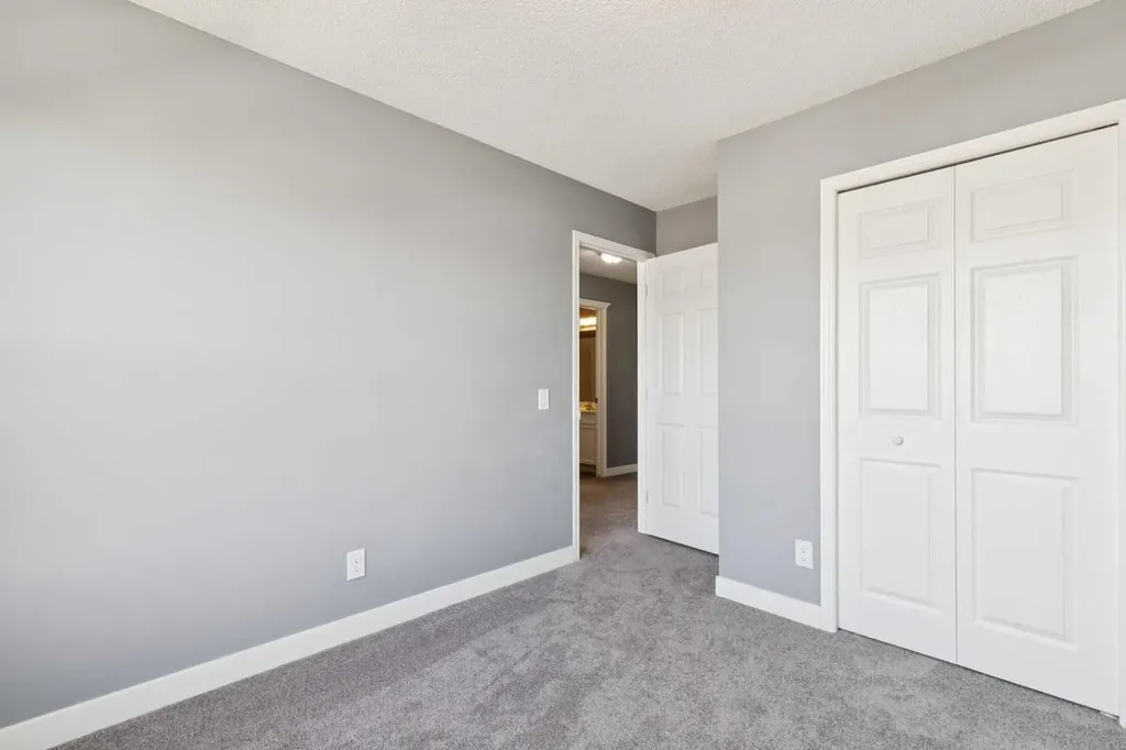 137 Prestwick Mews SE Calgary AB T2Z 3X6