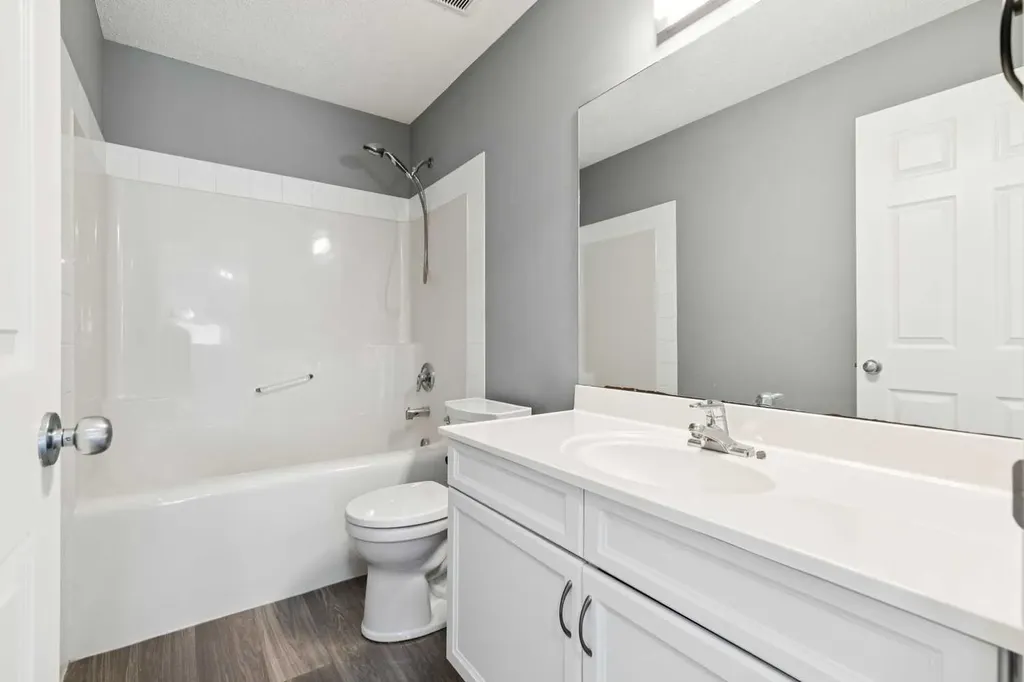 137 Prestwick Mews SE Calgary AB T2Z 3X6