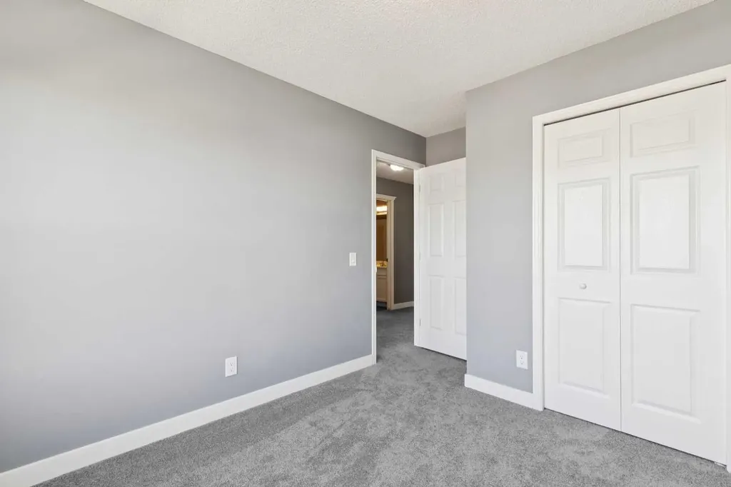 137 Prestwick Mews SE Calgary AB T2Z 3X6