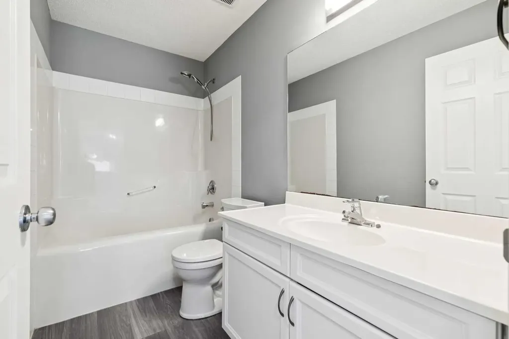 137 Prestwick Mews SE Calgary AB T2Z 3X6