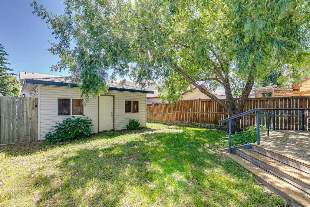 137 Prestwick Mews SE Calgary AB T2Z 3X6