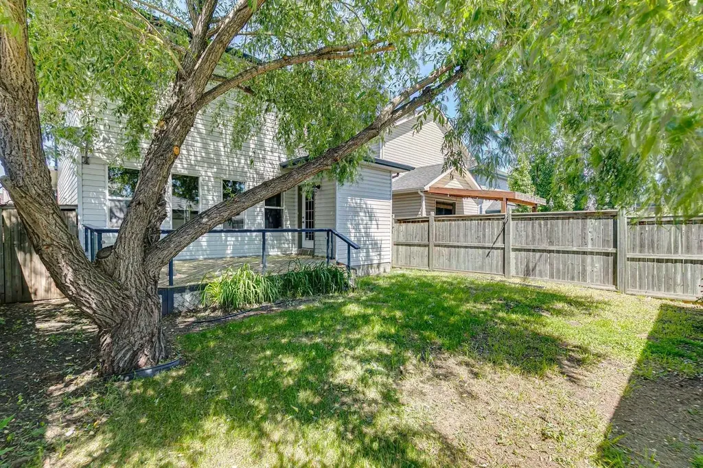 137 Prestwick Mews SE Calgary AB T2Z 3X6