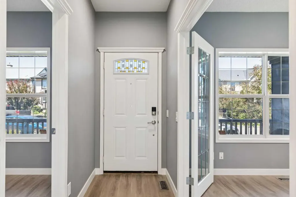 137 Prestwick Mews SE Calgary AB T2Z 3X6
