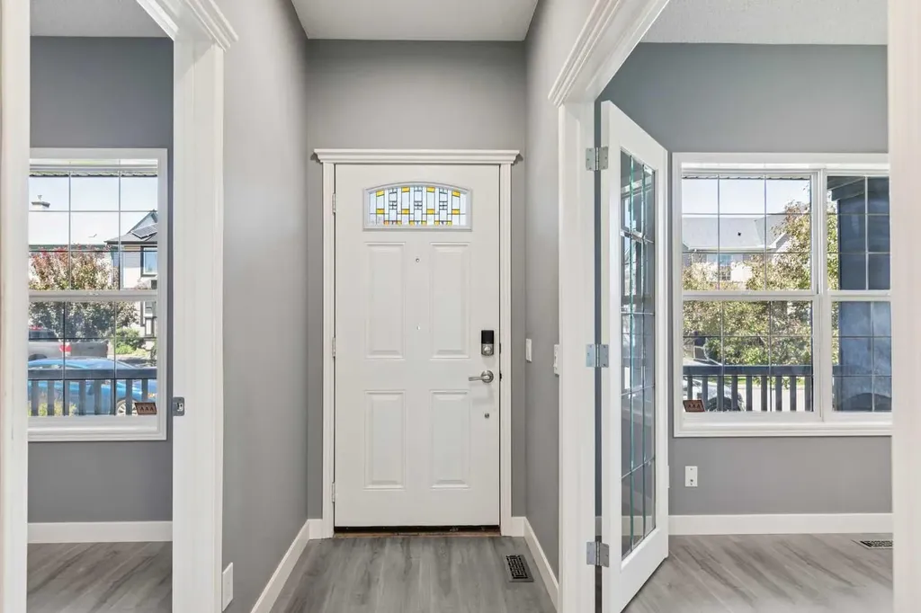 137 Prestwick Mews SE Calgary AB T2Z 3X6