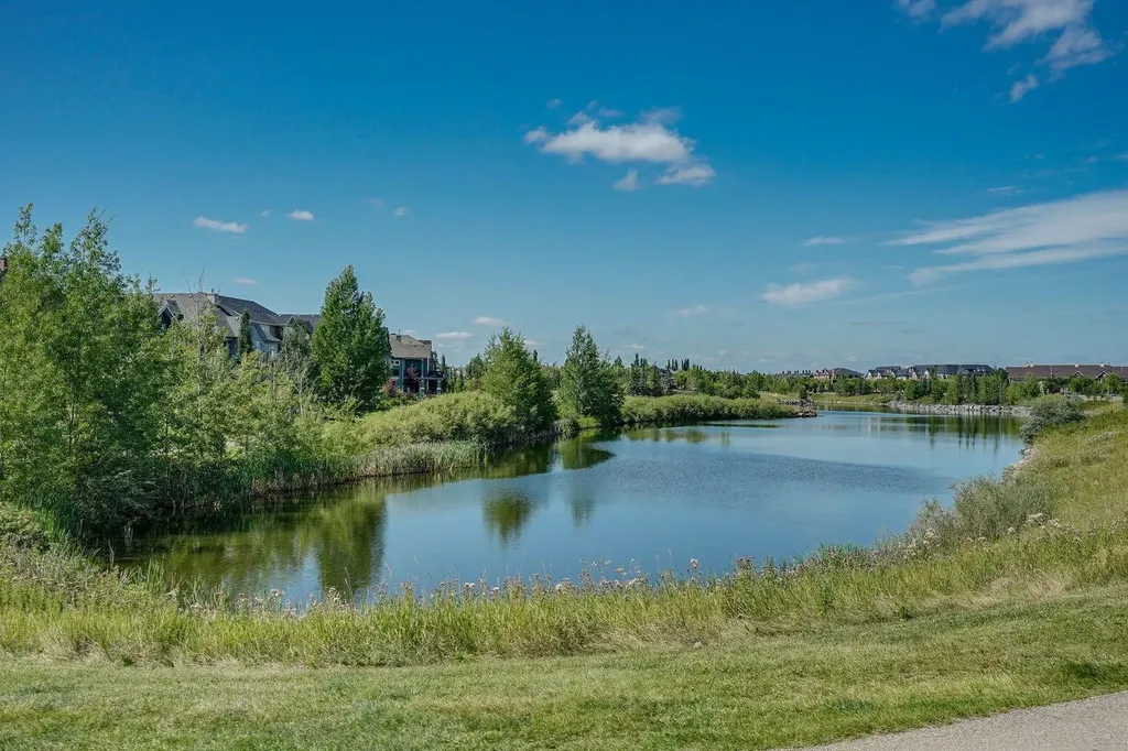 137 Prestwick Mews SE Calgary AB T2Z 3X6